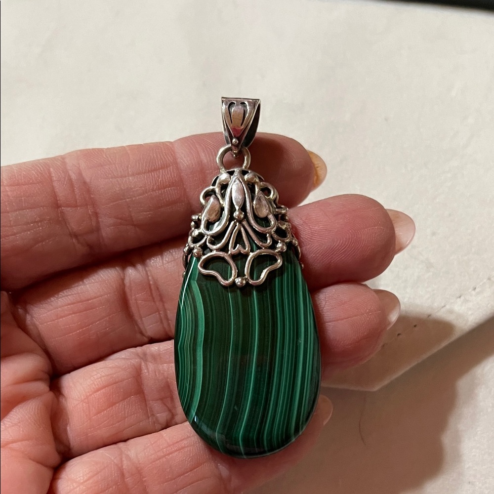 Elegant Silver and Green Jasper Jewelry Set - Picture 5 of 5